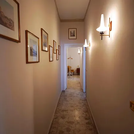 Apartment Domus Lux Naples